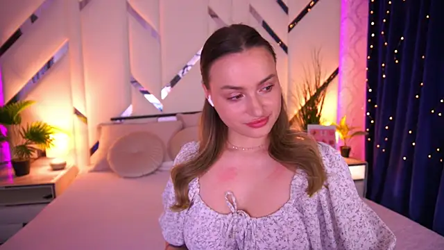 LindsieGreyy online show from March 2, 2026, 7:09 am