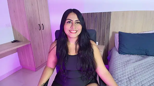 Mia cm online show from March 12, 2025, 7:58 pm