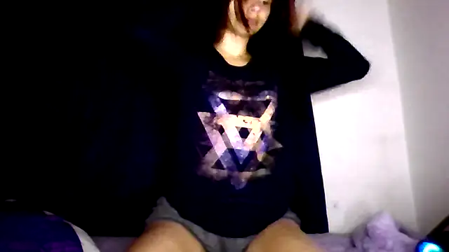 CHLOE ISABELL online show from April 18, 2026, 6:16 am