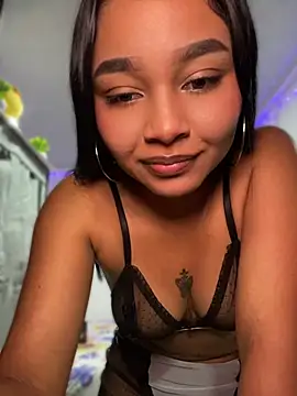 Snapshot of Lynda_Bonnie chatting on July 28, 2026, 8:52 pm Lynda Bonnie online show from July 28, 2026, 8:52 pm
