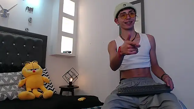 MaikyCooper online show from March 6, 2025, 4:41 am