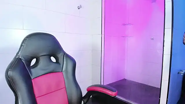 emelly horny  online show from March 12, 2025, 11:32 am