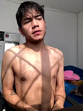 Snapshot of shadowsofgarden chatting on December 15, 2025, 7:31 pm shadowsofgarden online show from December 15, 2025, 7:31 pm