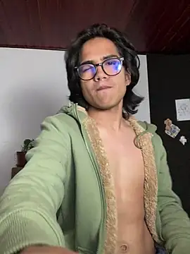 Snapshot of shadowsofgarden chatting on February 21, 2025, 4:07 am shadowsofgarden online show from February 21, 2025, 4:07 am