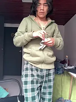 Snapshot of shadowsofgarden chatting on February 21, 2025, 12:49 pm shadowsofgarden online show from February 21, 2025, 12:49 pm