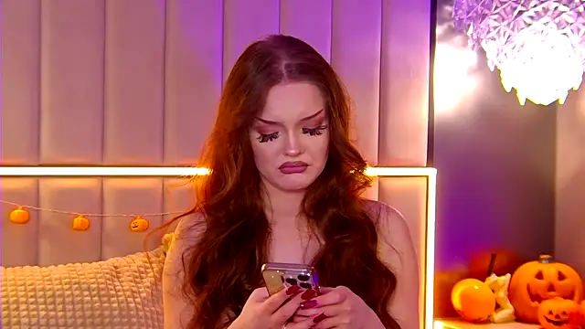 Snapshot of AlexaBright chatting on November 5, 2025, 6:44 pm AlexaBright online show from November 5, 2025, 6:44 pm