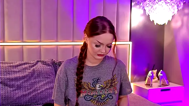 Snapshot of AlexaBright chatting on October 26, 2025, 6:41 pm AlexaBright online show from October 26, 2025, 6:41 pm