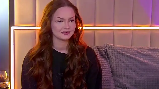 Snapshot of AlexaBright chatting on November 18, 2025, 6:33 pm AlexaBright online show from November 18, 2025, 6:33 pm