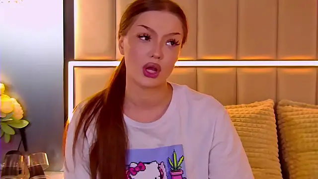 Snapshot of AlexaBright chatting on October 16, 2025, 5:54 pm AlexaBright online show from October 16, 2025, 5:54 pm