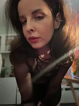 MollyBer online show from September 12, 2025, 6:51 pm