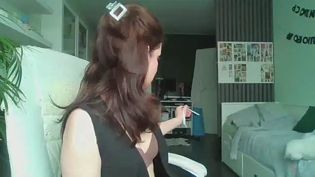 Snapshot of MollyBer chatting on March 26, 2026, 10:35 am MollyBer online show from March 26, 2026, 10:35 am