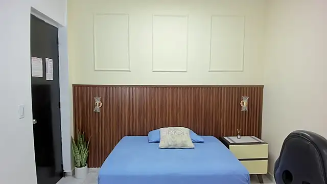 MELINAMARTINS online show from September 17, 2025, 7:27 pm