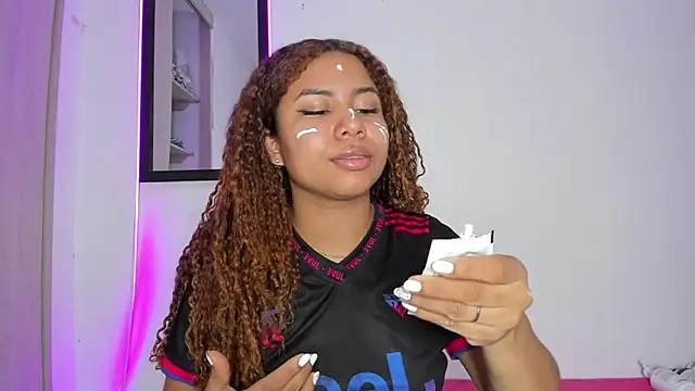 MELINAMARTINS online show from March 26, 2026, 8:29 pm