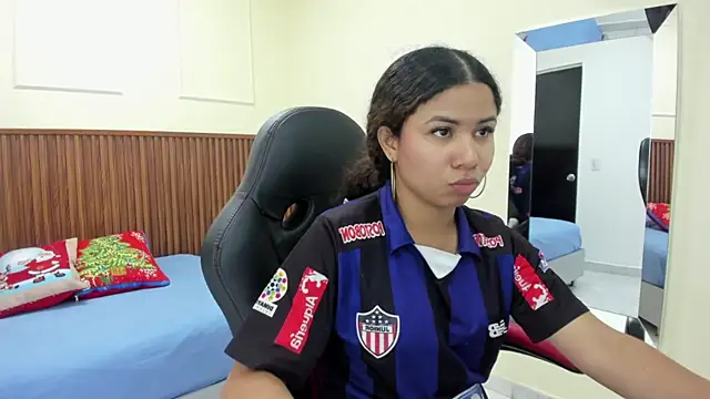 MELINAMARTINS online show from December 16, 2025, 7:29 pm