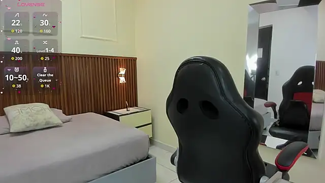 MELINAMARTINS online show from September 25, 2025, 7:42 pm