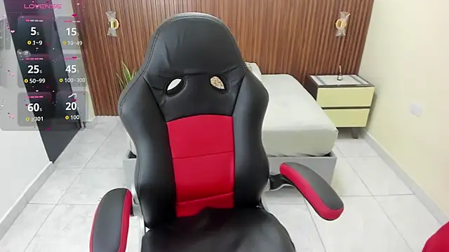 MELINAMARTINS online show from October 7, 2025, 7:37 pm