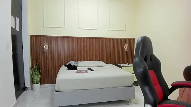 MELINAMARTINS online show from September 23, 2025, 7:32 pm