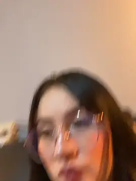 ValentinaOrtiz3 online show from October 2, 2025, 3:43 am