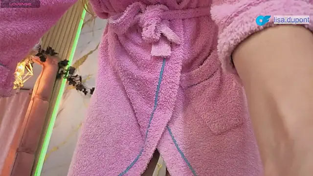 Snapshot of LissaDupont chatting on October 16, 2025, 12:35 pm LissaDupont online show from October 16, 2025, 12:35 pm