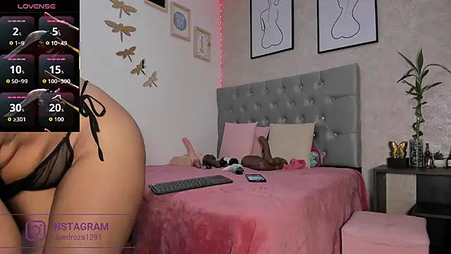 crystal beennz online show from December 23, 2025, 1:05 am