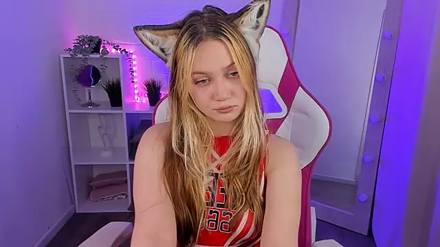 Snapshot of SweetieAngela chatting on October 19, 2025, 2:20 pm SweetieAngela online show from October 19, 2025, 2:20 pm