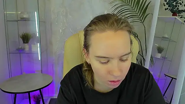 Snapshot of Lika_0ne chatting on March 19, 2026, 1:00 pm Lika 0ne online show from March 19, 2026, 1:00 pm