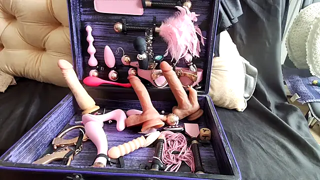 Snapshot of Chanel_Noire chatting on March 4, 2025, 12:55 pm Chanel Noire online show from March 4, 2025, 12:55 pm