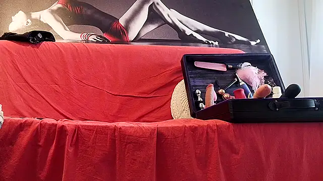 Chanel Noire online show from February 5, 2026, 2:02 pm