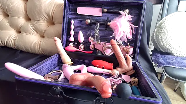 Snapshot of Chanel_Noire chatting on March 8, 2025, 2:08 pm Chanel Noire online show from March 8, 2025, 2:08 pm