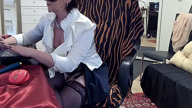 Snapshot of Chanel_Noire chatting on March 12, 2025, 4:13 pm Chanel Noire online show from March 12, 2025, 4:13 pm