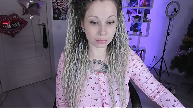 Snapshot of HoneySallyMoore chatting on November 9, 2025, 2:04 am HoneySallyMoore online show from November 9, 2025, 2:04 am