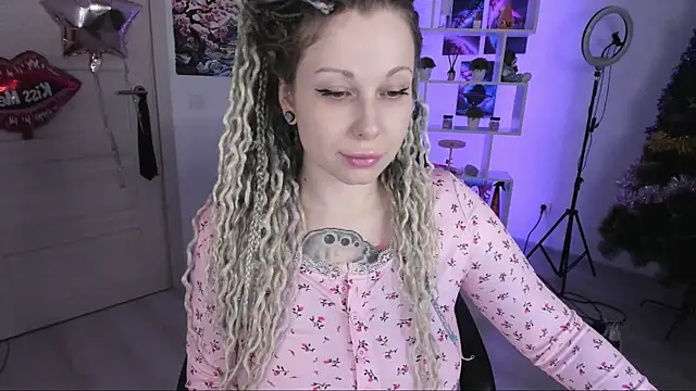 Snapshot of HoneySallyMoore chatting on November 14, 2025, 11:08 pm HoneySallyMoore online show from November 14, 2025, 11:08 pm