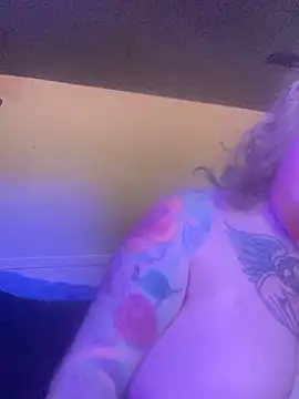 favoritestepsis online show from November 29, 2025, 5:46 pm