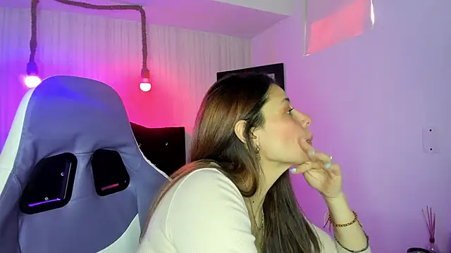 nicky angel1 online show from October 18, 2025, 6:32 pm