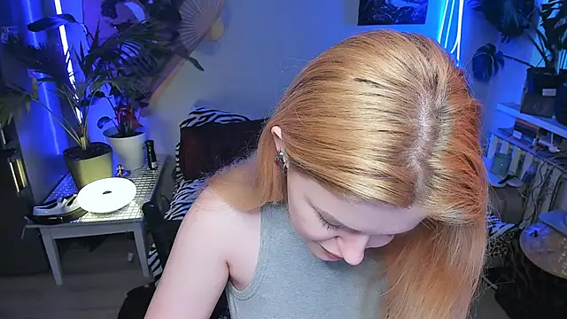 Alexa Pirs online show from December 1, 2025, 12:39 pm