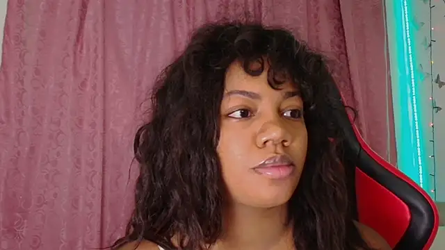 Snapshot of Daphnewalker__ chatting on December 16, 2025, 11:58 am Daphnewalker online show from December 16, 2025, 11:58 am