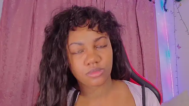 Snapshot of Daphnewalker__ chatting on December 18, 2025, 11:36 am Daphnewalker online show from December 18, 2025, 11:36 am