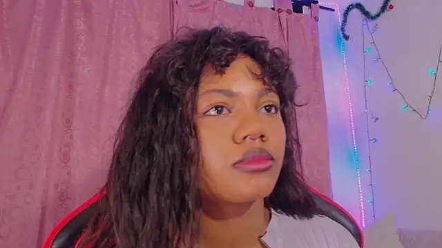 Snapshot of Daphnewalker__ chatting on December 19, 2025, 10:50 am Daphnewalker online show from December 19, 2025, 10:50 am