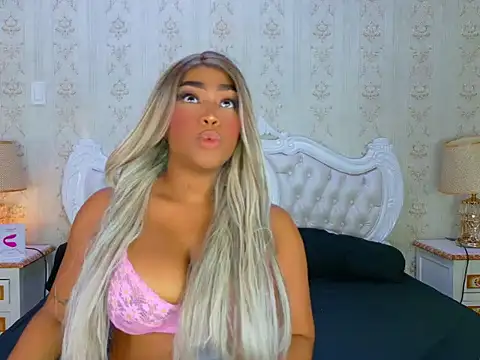 TianahGlow online show from September 15, 2025, 8:09 pm