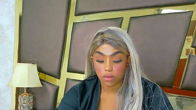 TianahGlow online show from November 30, 2025, 9:43 am