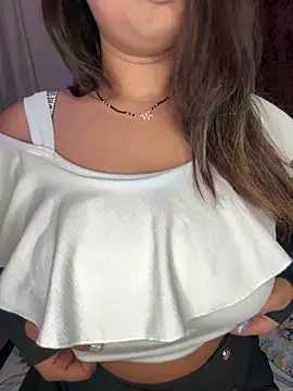 Snapshot of WifyHubby_38 chatting on February 11, 2026, 7:36 pm WifyHubby 38 online show from February 11, 2026, 7:36 pm