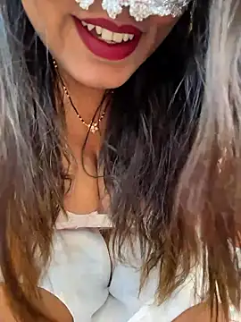 Snapshot of WifyHubby_38 chatting on January 9, 2026, 5:53 pm WifyHubby 38 online show from January 9, 2026, 5:53 pm