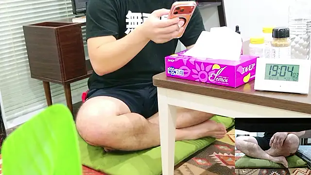 YARASERO-kun online show from October 27, 2025, 10:05 am