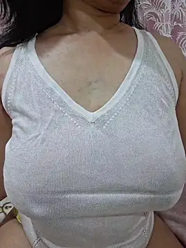 Snapshot of Jassi_Does chatting on February 14, 2026, 8:53 pm Jassi Does online show from February 14, 2026, 8:53 pm