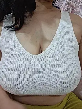 Snapshot of Jassi_Does chatting on March 2, 2026, 10:49 pm Jassi Does online show from March 2, 2026, 10:49 pm