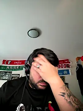 Sex-10-10 online show from November 19, 2025, 1:33 pm