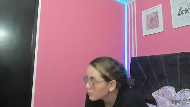 Amelia Royer online show from March 14, 2025, 6:50 pm