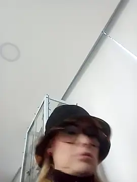 CandieGilson   online show from December 17, 2025, 12:32 pm