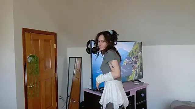 lucidmia online show from February 28, 2025, 8:07 pm