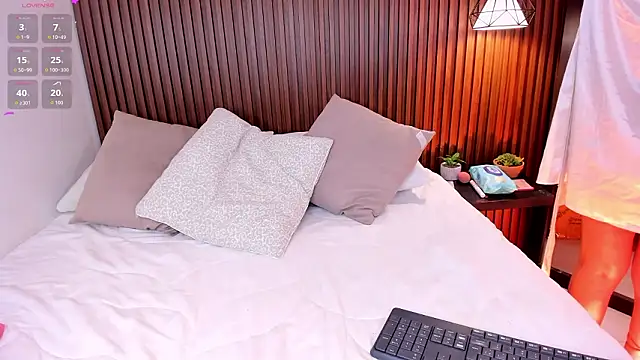 Snapshot of julietaevanns chatting on February 3, 2026, 6:40 am julietaevanns online show from February 3, 2026, 6:40 am